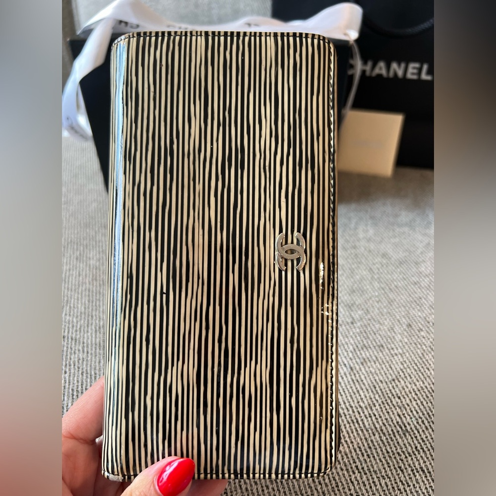 Authentic Chanel Limited Edition Striped Patent L-Yen Wallet